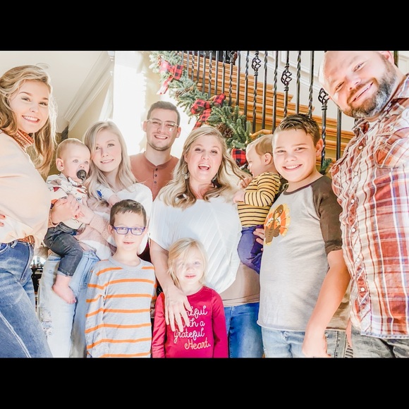 Meet your Posher, Candace - Picture 2 of 8